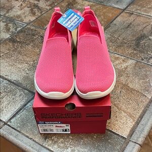 NWT Skechers Go Walk Joy slip in sneakers in Pink, 7.5